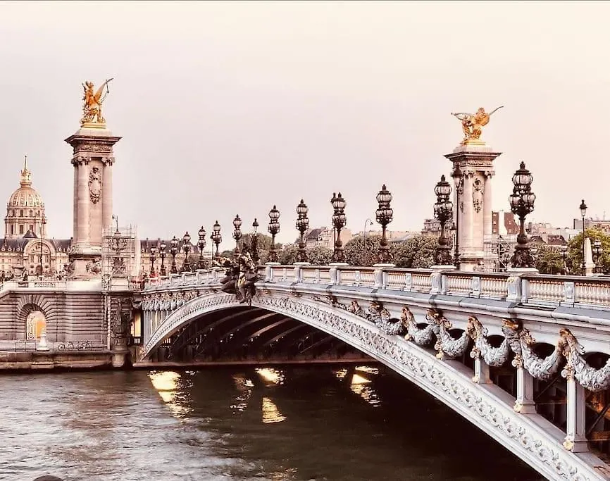Exposition - Eiffel Tower Apartment